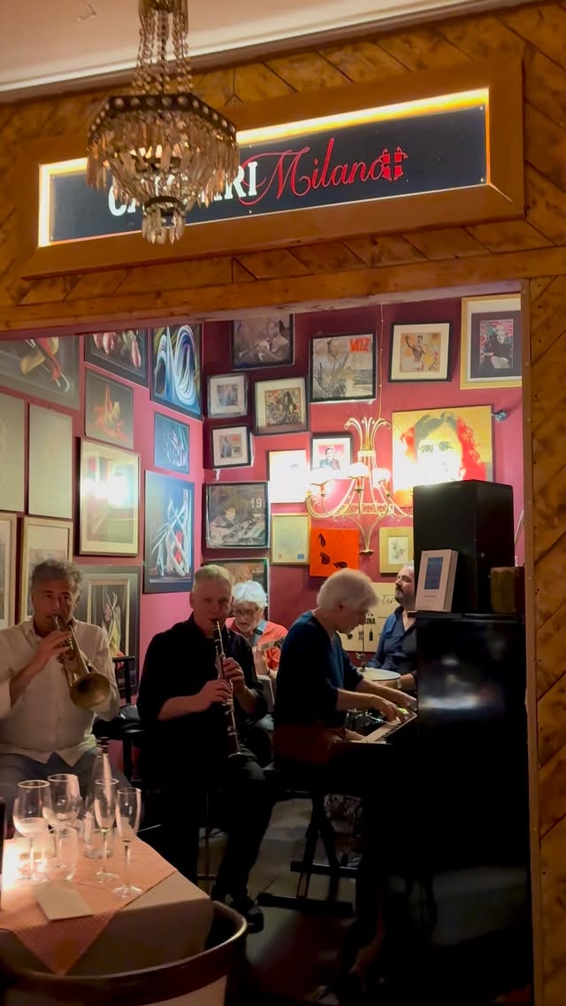 Una serata magica guidata dal talento inconfondibile di Marco Brioschi alla tromba, Giovanni Monteforte alla chitarra e Giorgio de Leo al pianoforte. Atmosfera intima, ottima compagnia e la musica che tocca il cuore. 🎹🎸
Ci vediamo al prossimo appuntamento live! 🍷
#frisabistro #jazzmilano #musica #seratamilano #livejazz