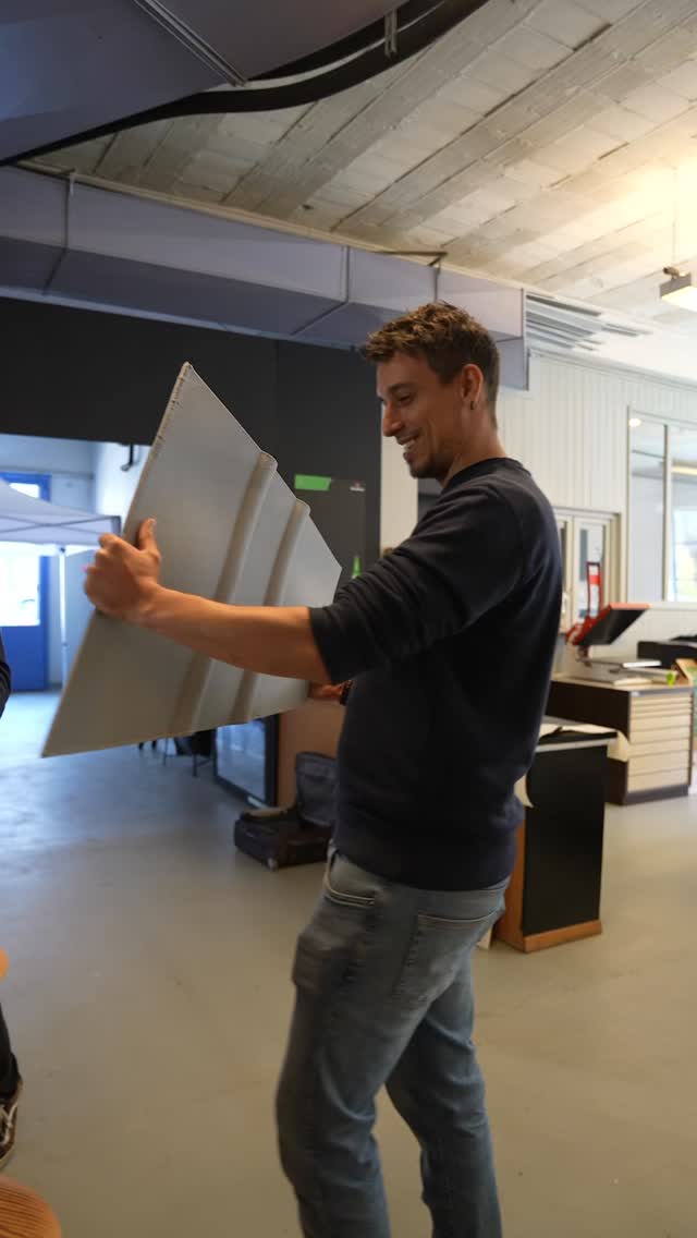 L’impression 3D au service de votre communication.
Nous réalisons des objets 3D personnalisés, des goodies d’entreprise et des créations sur mesure pour mettre en valeur votre activité.
Découvrez notamment nos porte-clés NFC personnalisés, une solution moderne et pratique pour partager instantanément vos coordonnées, réseaux sociaux, site internet ou tout autre contenu numérique d’un simple contact avec un smartphone.
Un moyen original et moderne de promouvoir votre marque tout en offrant un objet utile et personnalisé.
Contactez-nous pour donner vie à vos idées.
#Impression3D #ObjetPublicitaire #PorteCléNFC #NFC #Personnalisation GoodiesEntreprise Communication Marketing Innovation MadeInSwitzerland