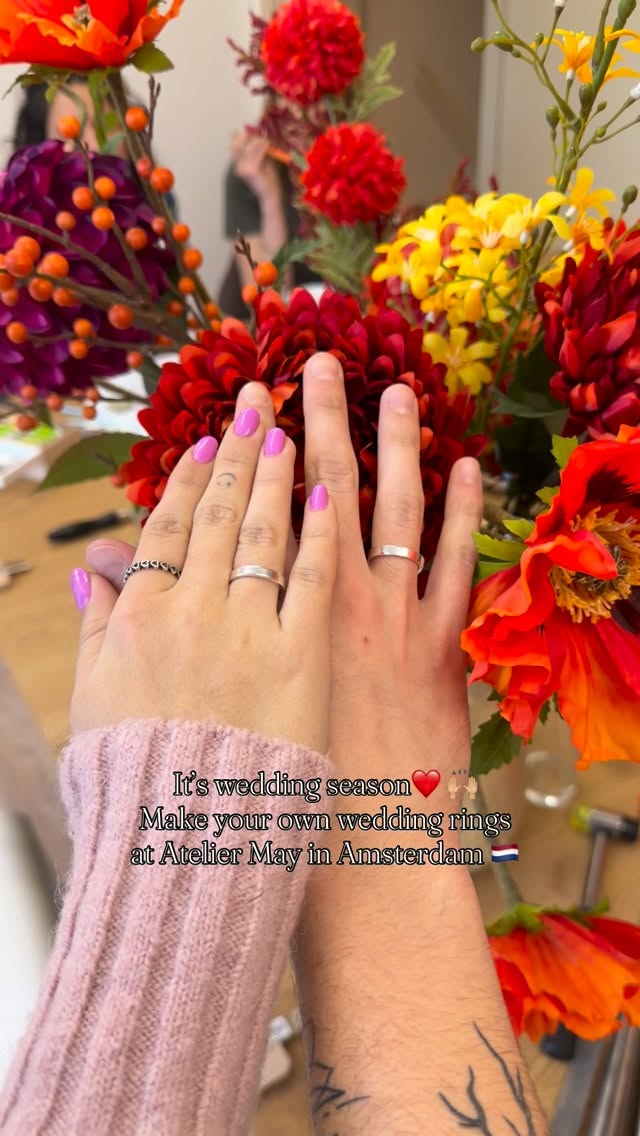 🇳🇱💍Don’t buy your wedding rings but make it yourself using real goldsmithing techniques⚒️ in the heart of Amsterdam! See you soon? #workshops #thingstodoamsterdam #amsterdamguide #gold #silver