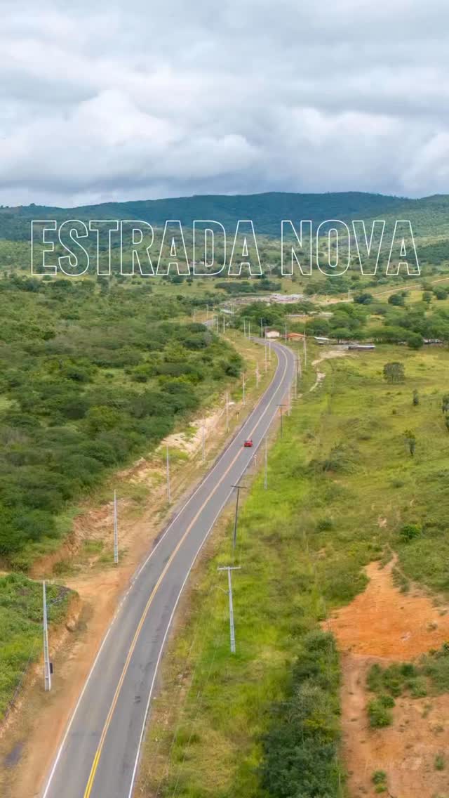 Estrada boa é mais dignidade e desenvolvimento chegando no interior! 🛣️✨
Aqui no distrito de Angico, em Mairi, a pavimentação da BA-424 já é realidade. Um sonho antigo do povo que hoje se transforma em mais segurança, mobilidade e oportunidade. Foram 19 km com investimento de R$ 23 milhões.
E tem mais: já tem nova obra autorizada para entrar em processo de licitação, ligando Angico a Manguinhas, garantindo que o desenvolvimento continue chegando para a nossa gente.
Seguimos avançando, com trabalho e compromisso em toda a Bahia!