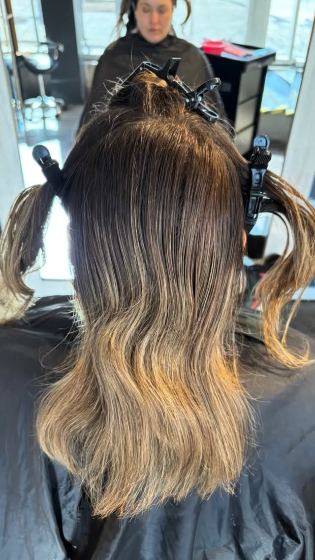 Partimos esta linda semana con lindos cambios que nos dejan renovadísas ✨🙌🏽
Agendando sus citas para esta semana🥰
Nos encuentras en 📍Carlos Antúnez 2015, esquina Pedro de Valdivia Providencia❤️
#salonbangs #babylight #balayage #rubias #blonde