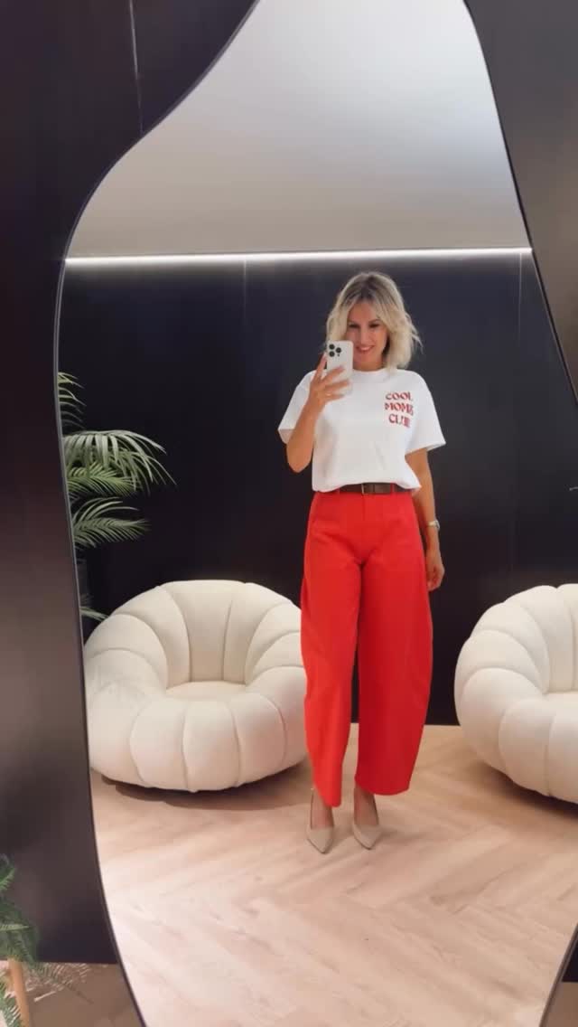 Voor alle mama’s die elke dag 100 dingen tegelijk doen…
maar er ondertussen ook gewoon leuk uitzien. ❤️
✨ Cool Moms Club T-shirt €34,99 | TU
✨ Balloon broek €54,99 | TU
Ben jij al lid van de club? 🙋♀️