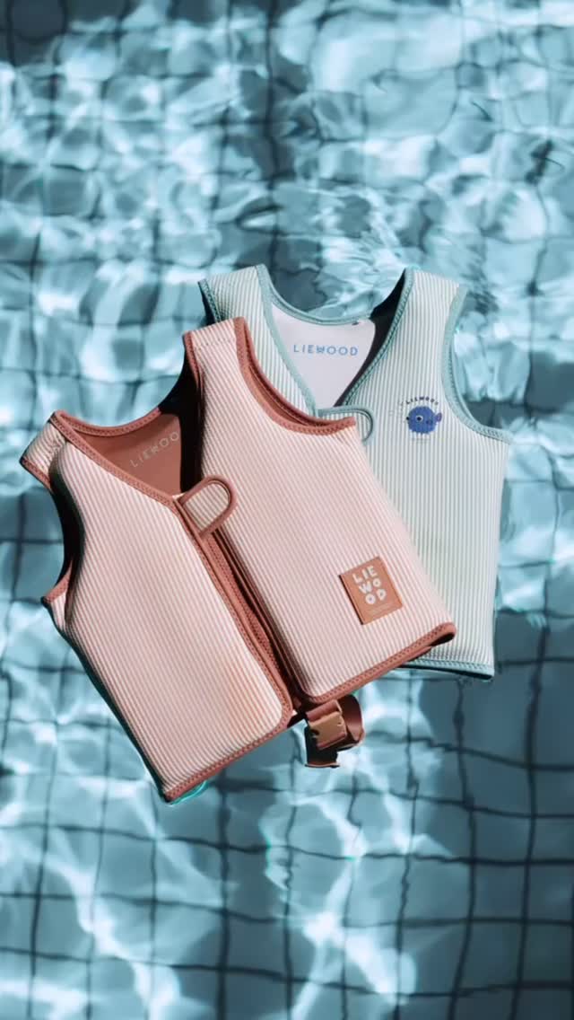Summer time is coming soon! The new collection from Liewood is at the shop, find their beautiful swimming suits, accessories, swimming vests, beach toys and more. We cannot wait to show you at the store!