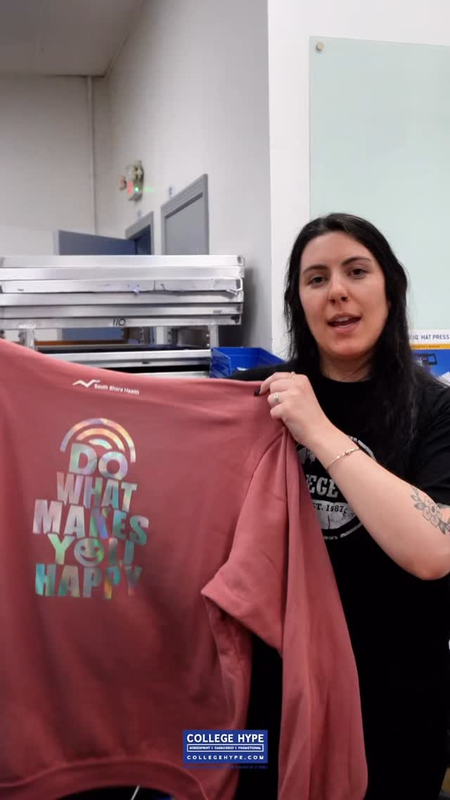 💡 TIP OF THE WEEK
Looking for a print that turns heads? Foil printing adds a metallic shine that makes logos and designs pop. ✨
A little foil goes a long way when you want your apparel to stand out from the crowd.
#FoilPrinting #TipOfTheWeek #CustomApparel #ScreenPrinting #BrandedMerch