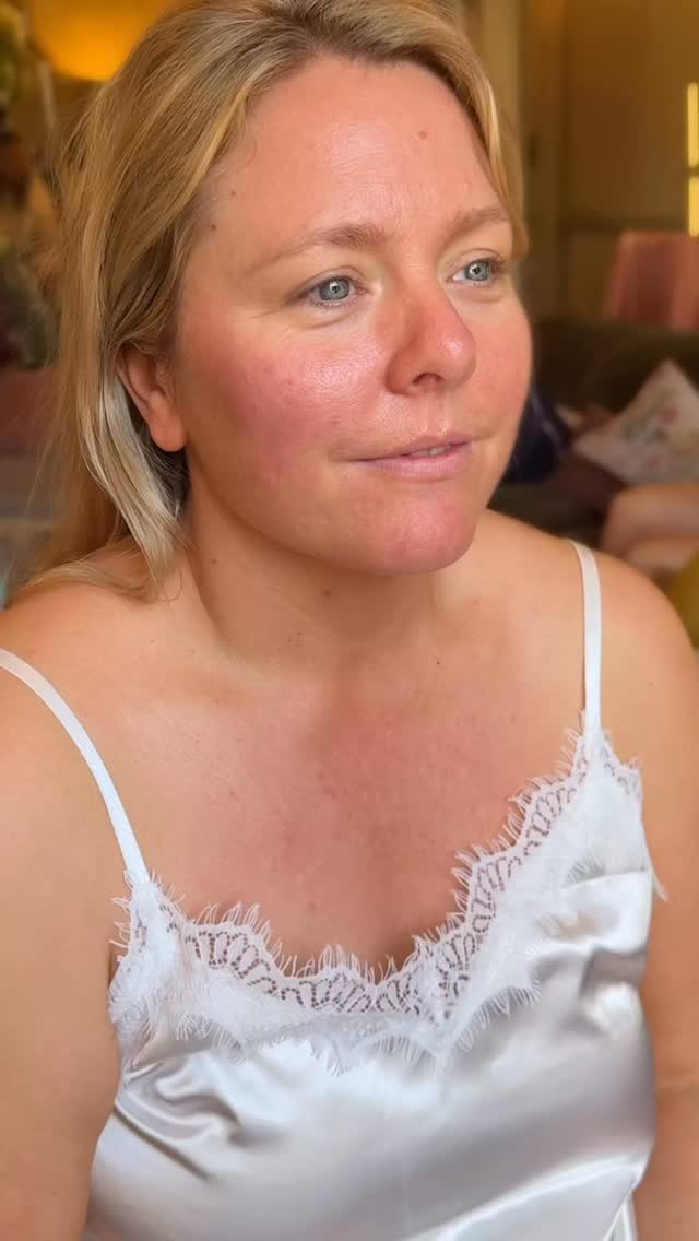 🤍 Michelle - classic soft glowy glam for my beautiful bride at @theorangerymaidstone ✨✨✨
A dream morning in the sunshine working at one of my most favourite venues in the newly decorated Wisteria Suite 🤍✨
As always, layering products to back light the skin.. achieving luminous (not shiny) appearance. Cluster lashes and neutral pink tones on the eyes to complement and enhance…. and carefully chosen kit staples to work with the hot weather not against it ✨✨