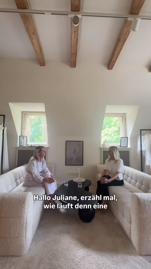Juliane erzähl mal…So läuft deine Brautberatung bei uns im Schnelldurchlauf ab😅.
Pssst.: Ich lade euch das komplette Video in entspannter Schnelligkeit nochmal in die Story. 🫶
Fakt ist: bei uns im Blush & Bleu empfangen wir dich ganz herzlich. Du spürst in jedem Detail, in unseren Gesprächen bis hin zur Verabschiedung Hersenswärme, weil wir einfach so sehr lieben was wir tun. 🤍
Von Herzen eure Angie & Juliane
#blushandbleudresden #deinebrautberatung #brautberatung #herzlichkeit #moments