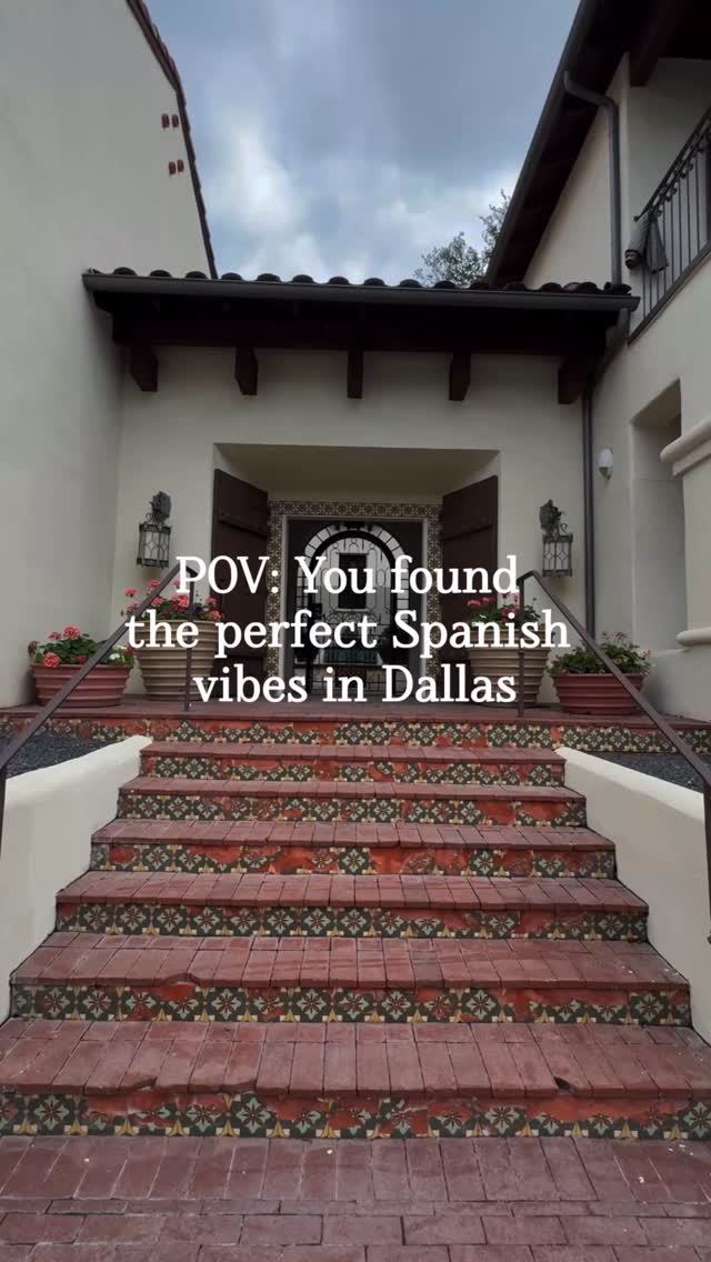 We just love this intimate community that feels like it’s a part of another country right in the heart of Dallas! DM us to set up a tour today. ✨
#dallas #apartmentlocator #luxuryapartmentforrent #fyp #movingtodallas
