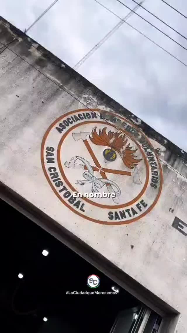 🚒 REAFIRMANDO NUESTRO COMPROMISO CON LOS BOMBEROS VOLUNTARIOS
En el marco del Día del Bombero Voluntario, el intendente Marcelo Andreychuk, junto a integrantes del equipo municipal, visitó el Cuartel de Bomberos Voluntarios de San Cristóbal para hacer entrega de un aporte de $2.000.000 y acompañar a quienes cumplen una tarea tan valiosa para nuestra comunidad.
Más allá del aporte económico, este encuentro representa el reconocimiento y el agradecimiento a una institución fundamental, que con compromiso, vocación de servicio y solidaridad trabaja cada día al cuidado de todos los sancristobalenses.
Desde el Municipio renovamos nuestro compromiso de seguir acompañando a las instituciones que fortalecen el entramado social de nuestra ciudad, especialmente a nuestros Bomberos Voluntarios, ejemplo permanente de entrega, esfuerzo y compromiso con el prójimo.
Porque reconocer y valorar a quienes siempre están cuando más se los necesita también es construir comunidad.