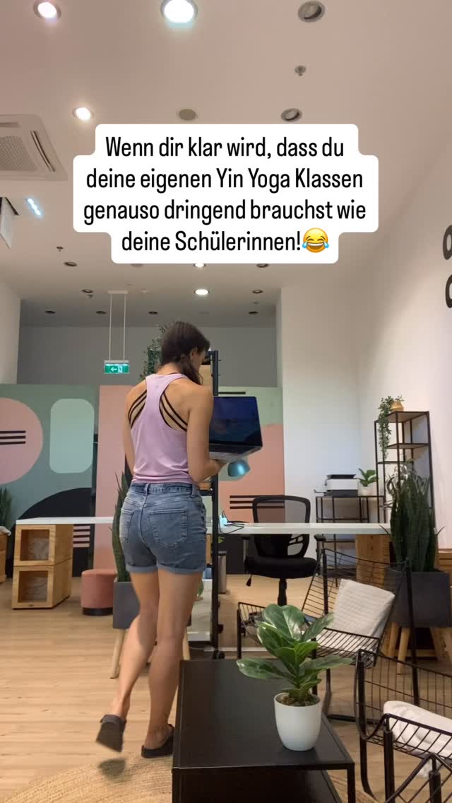 Unterrichtest du Yin genauso gerne wie du es praktizierst? Oder praktizierst du nicht mehr seit du unterrichtest?
Dachtest du zu Beginn auch, Yin Yoga ist nix für dich?
Was hat deine Meinung geändert?