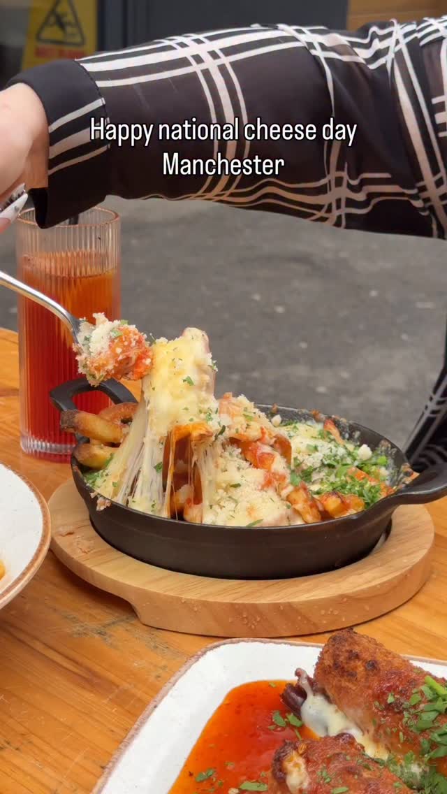 What better way to spend a national cheese day than at Manchesters cheese hotspot?
Mozzarella sticks
Cheesy Pizzas
Cheesy Pastas
Cheesy Parmos
#deanos #nationalcheeseday #cheesepull #foodgasm #manchesterfood