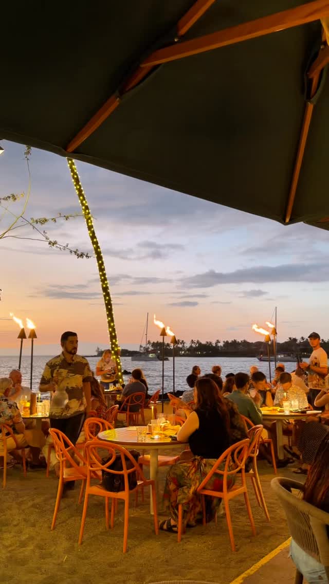 Meet me at sunset for dinner on the beach. 🌊🌅 #hawaii #waikoloa #aloha #lavalavabeachclub #bigisland