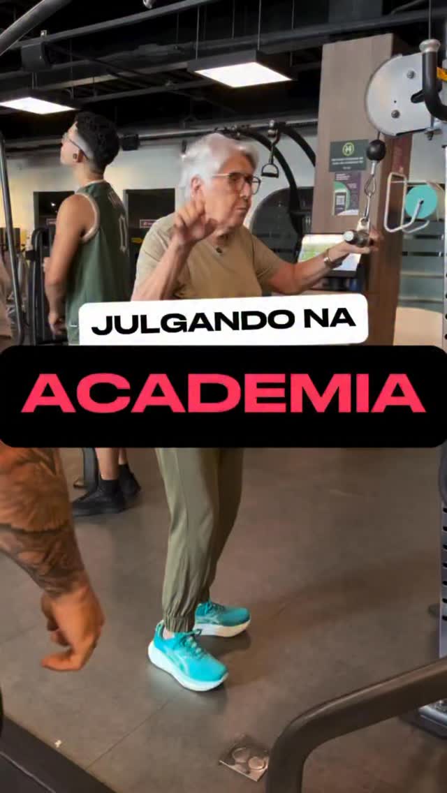 No feriado, a academia fica cheia de especialistas… no treino dos outros. 😅
Tem quem critique o exercício, a carga, a execução ou o tempo de treino.
Mas existe algo muito mais importante do que treinar “perfeito”:
Sair do sedentarismo.
Cada pessoa está em uma fase diferente da jornada. Para alguns, o desafio é levantar 200 kg. Para outros, é simplesmente ter coragem de começar.
Movimento gera saúde.
Consistência gera resultados.
Comparação gera frustração.
Neste feriado, celebre quem decidiu cuidar da própria saúde, independentemente do nível de condicionamento.
O melhor treino não é o do seu vizinho. É aquele que você consegue fazer e manter.
Cezar Oliveira
Cérebro e Coluna Regenerativa
Bioquest Clinic#drcezaroliveira #bemestar #colunaregenerativa #cerebroregenerativo #saude