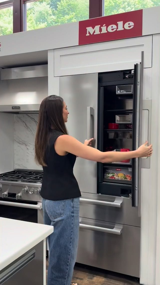 Turns out appliance shopping is my kind of fun!! Spent yesterday opening every refrigerator in sight, exploring Miele, Thermador, Monogram, Signature Kitchen Suite, and Sub-Zero, and chatting with the lovely team at @marcellas_appliance_center
So many beautiful details and features to obsess over! I think I found a few winners for my kitchen, but want to hear your thoughts! 🤍