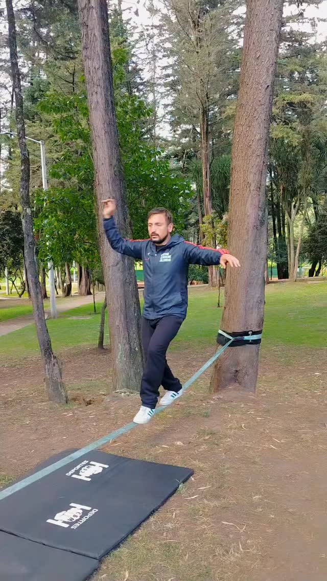 No olvides seguir nuestra cuenta @escuelaslckbogota
A los profes no nos preparan para ésto 🥲
#slackline #desarrollopersonal #bogotá #inteligenciaemocional #desafío