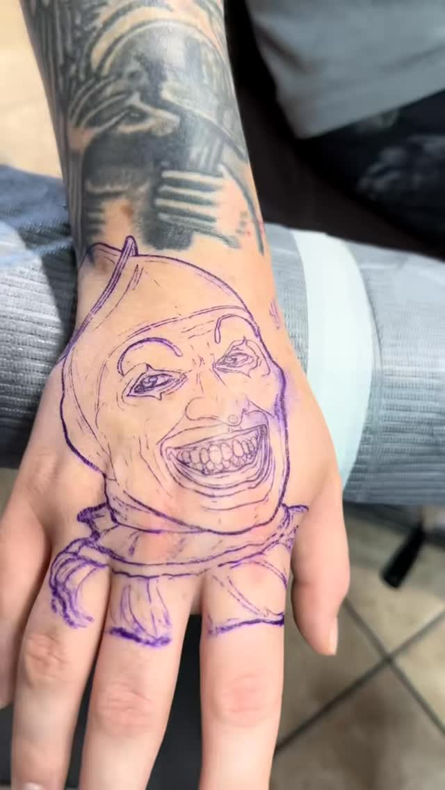Terrifier Art the Clown hand tattoo
#terrifier #arttheclown #handtattoo #blackandgrey #blackandgreytattoo
@kingpintattoosupply @electricgoldonparkblvd @truetubes @eternalink @inkmaster @luckysupplyusa @acehighprinting @afterinked @afterinkedcolombia