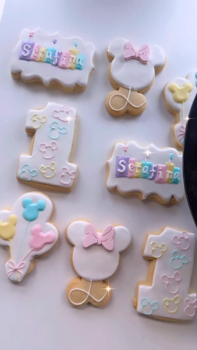 the happiest birthday on earth āØš°š
.
.
.
#njbakery #customorders #orderonline #sugarcookies #disneycookies