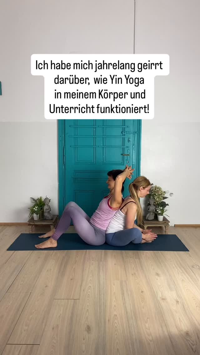 Wenn ich das bloss früher rausgefunden hätte!!
Jahrelang dachte ich es ginge im Yin Yoga darum zur absoluten Ruhe zu kommen.
„Je stiller der Körper, desto stiller der Geist?“
Aber das funktioniert einfach nicht für alle gleich gut!
Aber die gute Nachricht: Es gibt eine andere Lösung!
Der somatische und traumasensible Ansatz ist für viele ein echtes Aha Erlebnis!
Wie genau das funktioniert?
Das zeige ich dir am 13.&14. Juni live online inkl. Aufzeichnung
✅Kommentiere: soma
Und ich schick dir mehr Infos :)