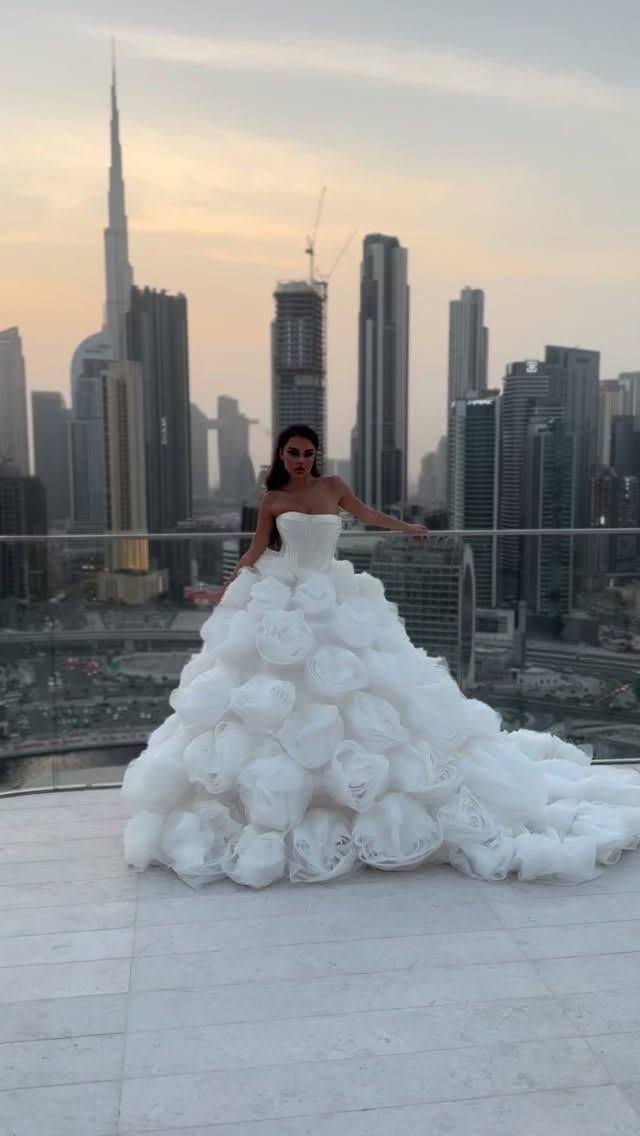  جمال دبي غير…..
#فساتين_زفاف #أعراس
#weddingdress #dubaiweddings #bridetobe