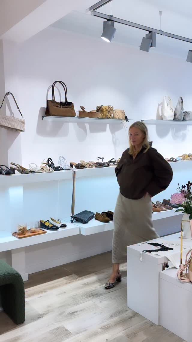 One outfit. Three shoes. 1, 2, or 3 ?
Let me know 👡🥿👠
#look #ootd #streetstyle #streetfashion #styling