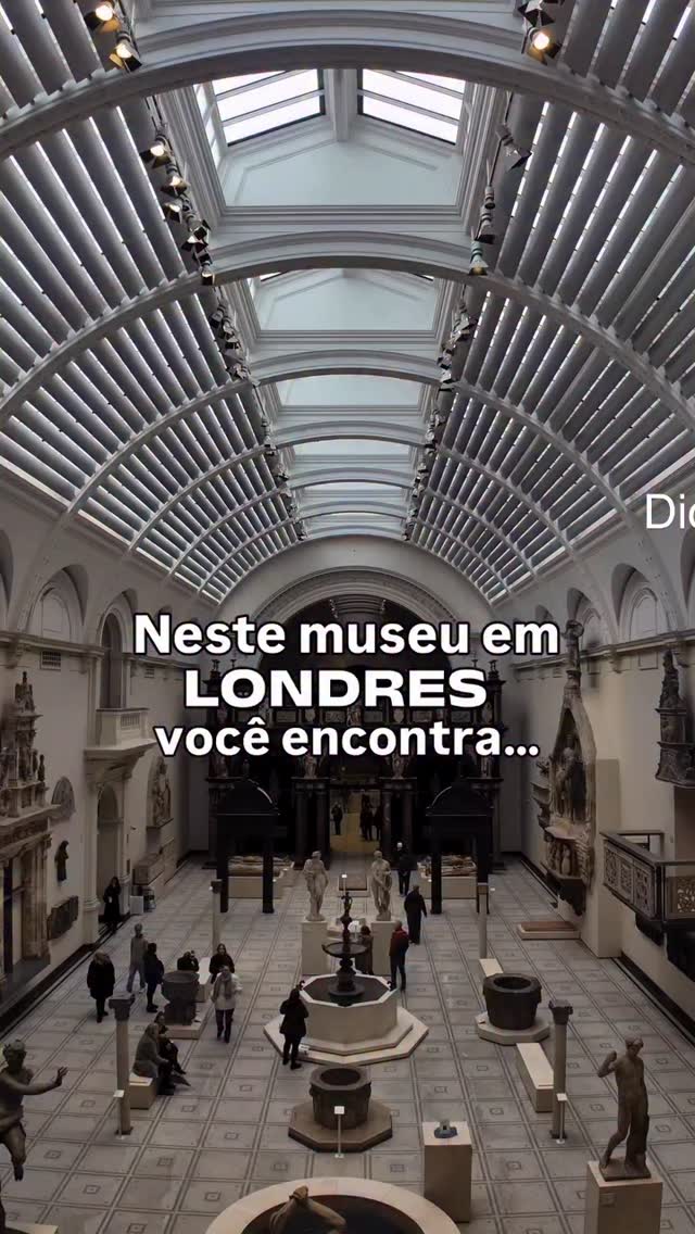 Você sabia que o primeiro café dentro de um museu surgiu em Londres? 🇬🇧
O icônico Victoria and Albert Museum foi pioneiro ao criar um espaço onde arte e gastronomia se encontram, lá no século XIX. A ideia era simples, mas revolucionária: permitir que os visitantes descansassem, conversassem e prolongassem a experiência cultural com uma boa xícara de café.
Hoje, os cafés em museus são quase obrigatórios, mas tudo começou aqui!
Salve esse fato curioso e compartilhe com quem ama arte e café! E segue as irmãs viajantes @emiloudaybyday