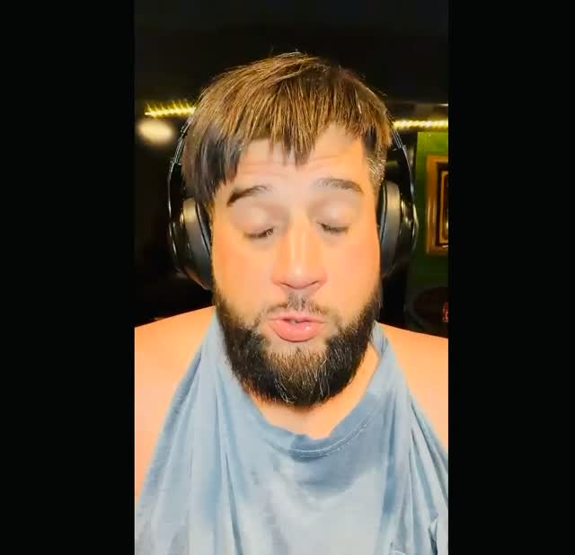 Here I caught up w/ @keithpoynter to chat about roster construction, pressure for @coachmarkpope & @pat_kelsey @milan_momcilovic and more.
Podcast linked in bio and in comments.
(Side note, I just got out the sauna 🤣)