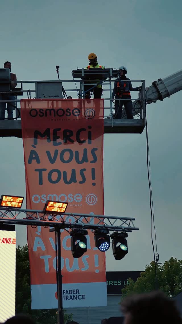 🎉 30 ans, ça se fête ! 🎉 @osmose_communication_aurillac
Quel plaisir pour toute l’équipe de la Brasserie 360 d’avoir été présente pour célébrer les 30 ans d’OSMOSE, agence de communication et imprimerie emblématique du bassin aurillacois, qui accompagne les entreprises du territoire depuis 1996.
Nous tenons à remercier chaleureusement toute l’équipe pour son accueil et sa confiance. Depuis la création de la Brasserie 360, OSMOSE nous accompagne dans la réalisation de nos affichages et de nombreux supports de communication. Une collaboration locale que nous sommes fiers de faire vivre au quotidien.
Nous avons été ravis de pouvoir servir à vos invités nos bières Crat’R ainsi que nos softs Volca’Pic lors de cette belle soirée placée sous le signe du partage, de la convivialité et de la réussite.
Un grand merci également à toutes les entreprises et prestataires présents lors de cet événement — restauration, boissons, DJ, danseurs et tous ceux qui ont contribué à faire de cette soirée un moment inoubliable.
Encore un très joyeux anniversaire à toute l’équipe OSMOSE !
Merci pour votre confiance depuis toutes ces années. Nous espérons avoir le plaisir de continuer à travailler à vos côtés encore longtemps et de partager ensemble de nombreux projets à venir.
📹 @af.visuel_and_com
#brasserie360 #anniversaire #local #osmose
L’abus d’alcool est dangereux pour la santé, à consommer avec modération.