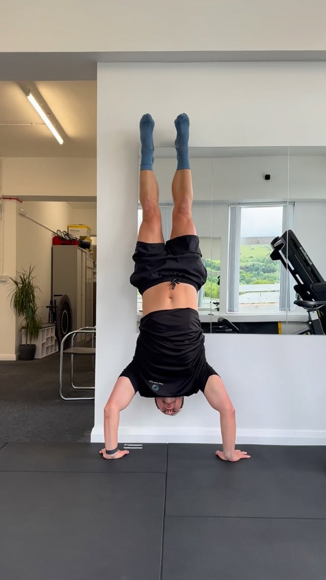 Trouble with Handstand push ups?🤸♀️🤸🏻♂️🤸
Breaking down the movements is a great way to rebuild.
1. Downward dog
2. Pike push
3. Pike push on bench
#impacthealthphysio #rehab #newtownabbey #belfast #handstand