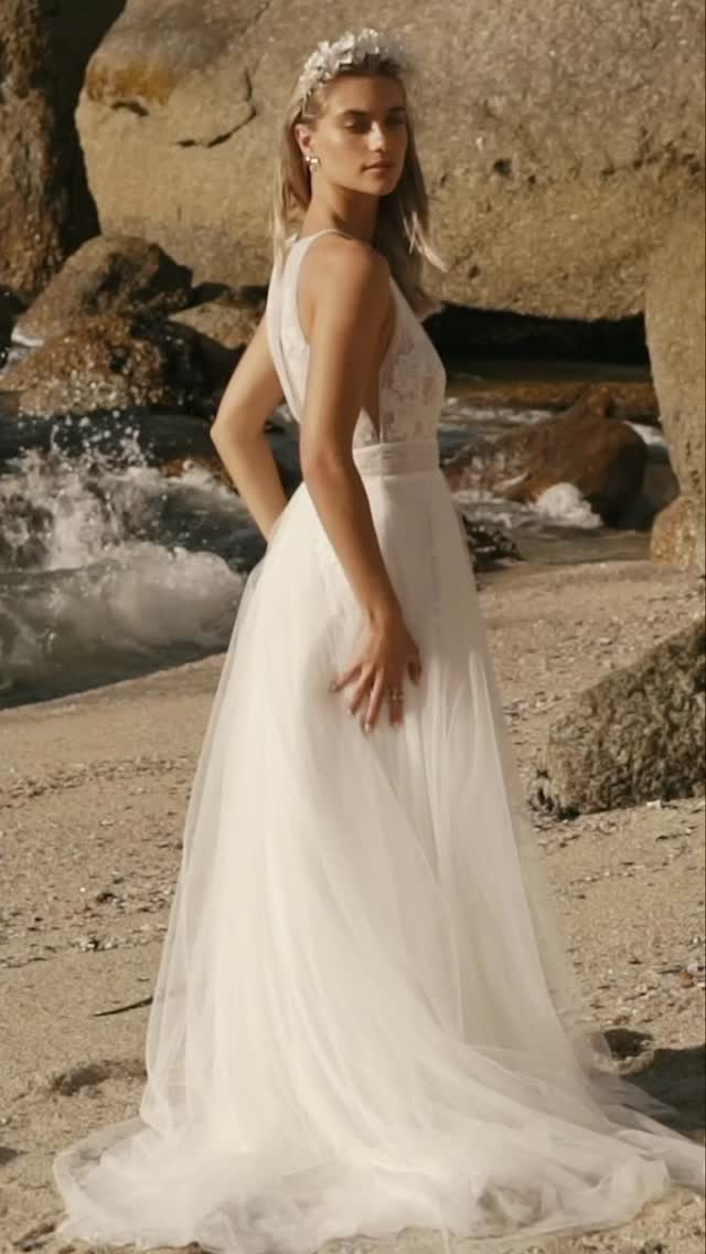 Our End of Line Sample 🤍
Meet ‘DAKOTA’ a gorgeous lace and tulle halter neck gown… perfect for a vacay wedding!
UK size: 12
Was: £749
Now: £550
To try this gorgeous, lightweight gown on, before it’s gone - book now via www.theivorylounge.co.uk
#theivorylounge #samplesale #2026bride #2027bride #bridetobe