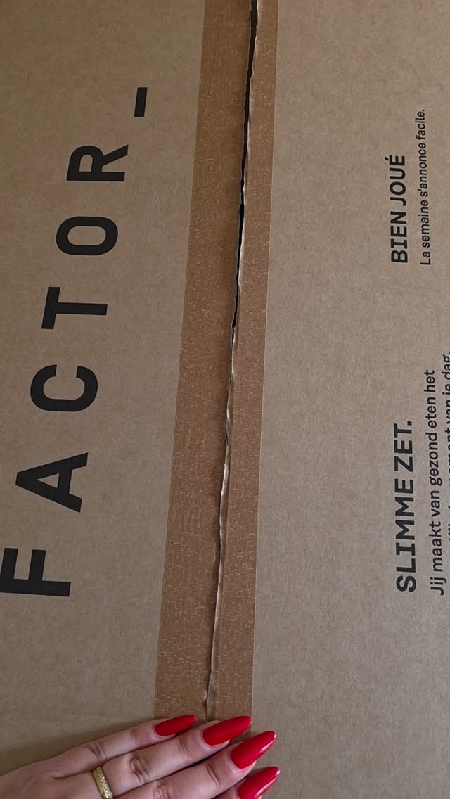 Quand t’en peux plus du stress du “qu’est‑ce que je cuisine aujourd’hui ?” 🤯 @factormeals_belgie sauve la vie. J’ai reçu ma première box et je suis trop impatiente de tester ces repas frais. Qui a dit qu’on ne peut pas tout avoir ? Du temps libre et de la bonne nourriture 🍽️
Et toi, c’est quoi ton astuce pour manger équilibré quand ton planning est un chaos total ?
Dis‑moi en commentaires 👇 Et n’oublie pas de sauvegarder ce Reel si toi aussi tu veux te simplifier la vie !