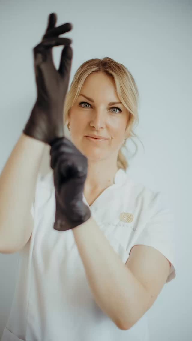 Ein Ort zum Wohlfühlen, Entspannen und Strahlen. ✨
Bei Golden Rose Kosmetik dreht sich alles um deine persönliche Auszeit. Ob wohltuende Kosmetikbehandlungen, entspannende Head Spa Anwendungen oder ein natürliches AirBrush Tanning für einen sonnengeküssten Teint – hier stehen dein Wohlbefinden und deine Schönheit im Mittelpunkt.
Mit viel Liebe zum Detail, einer angenehmen Atmosphäre und individuellen Behandlungen schafft Golden Rose Kosmetik einen Ort, an dem du dem Alltag für einen Moment entfliehen kannst.
🌿 Kosmetikbehandlungen
💆♀️ Head Spa
☀️ AirBrush Tanning
Gönn dir Zeit für dich – du hast sie verdient.
#goldenrosekosmetik #headspa #airbrushtanning #wellness #kaltenkirchen