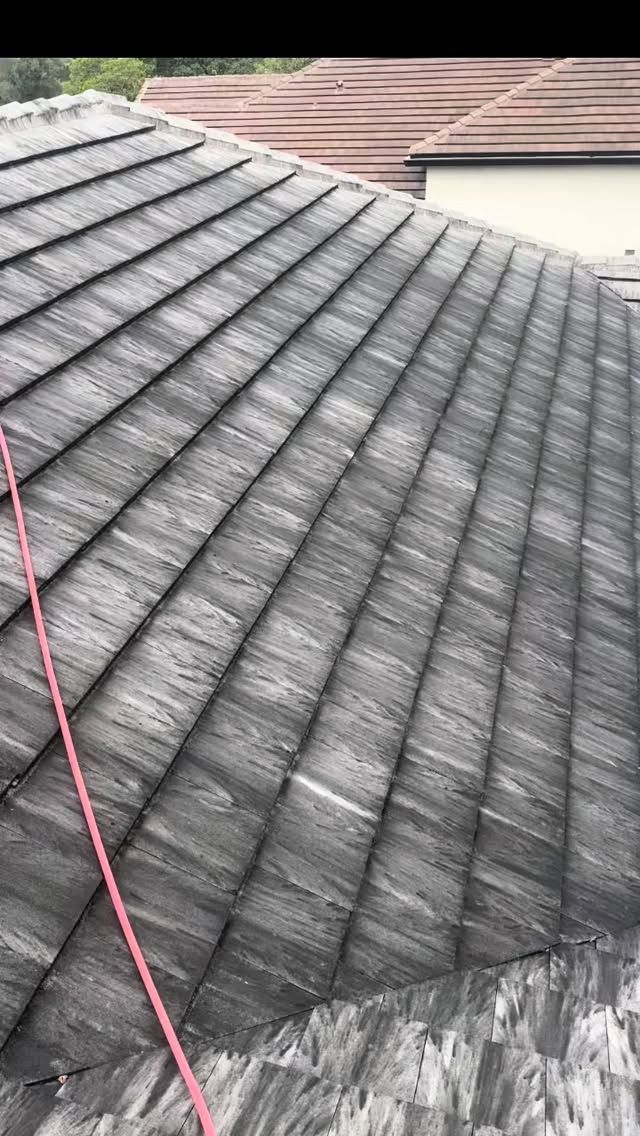 #pressurewashing #roofcleaning #softwashing #tnacleans #tnawedontplay call today for a free estimate 3053189961 www.tnacleans.com
