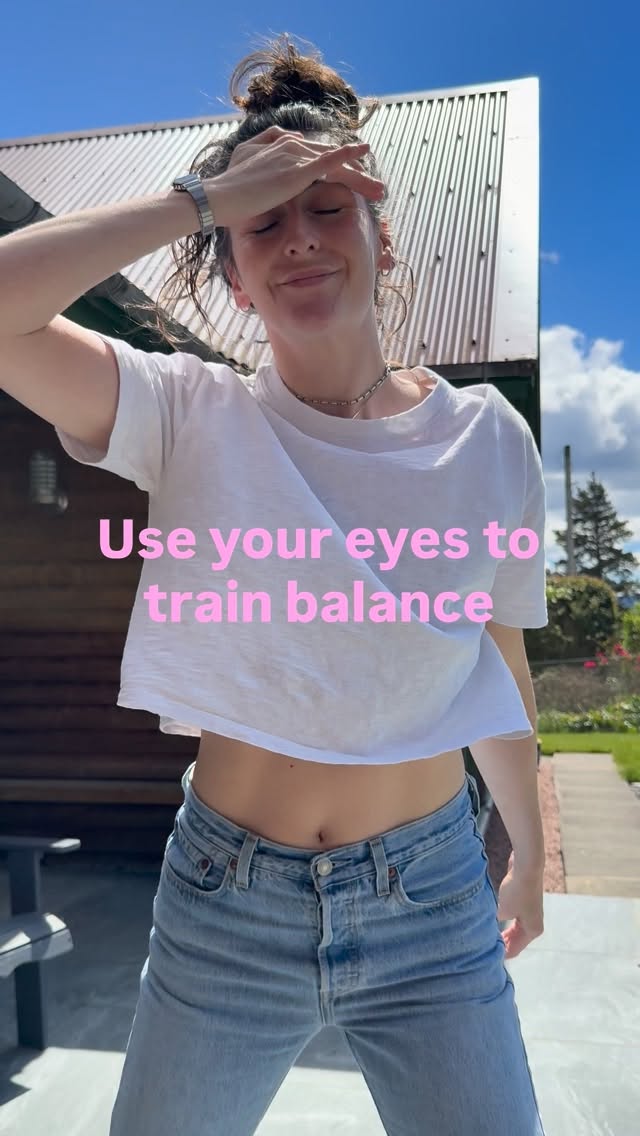 These drills help challenge the connection between your eyes, inner ear and brain. You can follow the movements i’m doing or pick your own stance or pose 🕺
→ Eyes still, head moves
→ Head still, eyes move
→ Eyes and head move together
The wobbles are good you want to be challenged and you can step out of the stance any time or stand by a wall to begin with. This movement can sometimes make us feel a little odd so if you do feel dizzy, scale back the challenge and build up.
❤️🔥