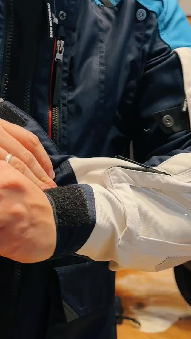 Nas experiências Xtrada, cada detalhe faz parte da jornada. Por isso, contar com os equipamentos BMW Motorrad faz toda a diferença, entregando conforto, proteção e performance para explorar novos caminhos com confiança.
Ao lado da @bmwmotorradtopcar , transformamos cada quilômetro em uma experiência à altura de quem vive a paixão por pilotar.