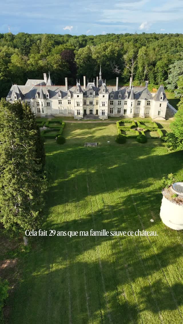 Une vérité sur la Villaumaire
Cela fait 29 ans que ma famille sauve ce château.
29 ans de travaux, de restauration, de découvertes et parfois de défis. Et l'aventure continue. 🏰
#chateau #patrimoine #touraine #indreetloire #vieillepierre