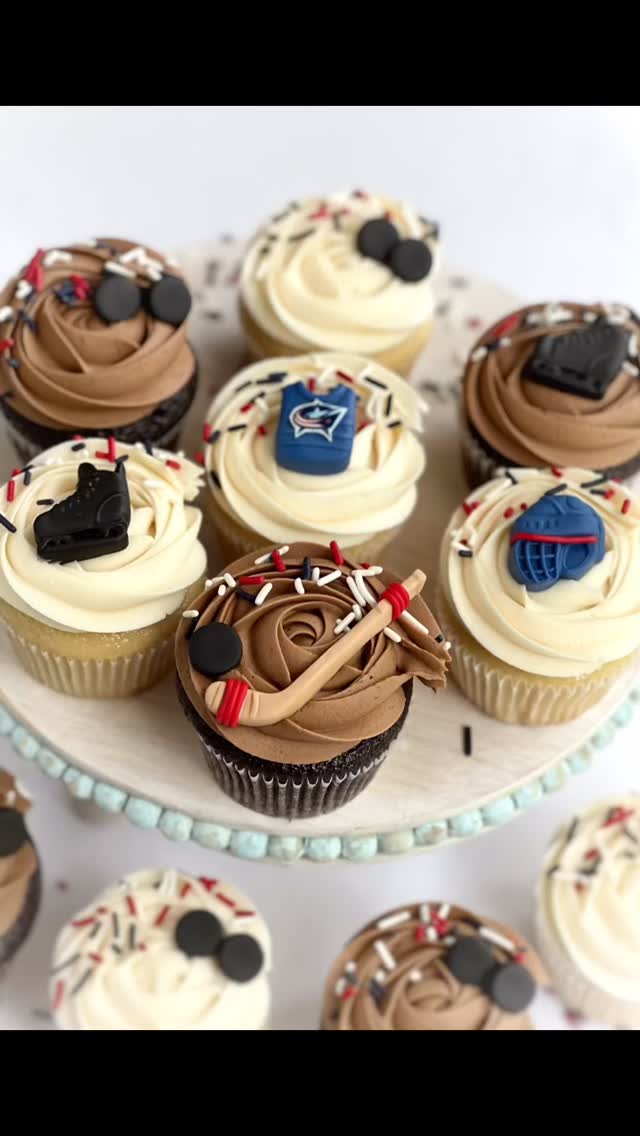 He shoots, he scores!🎉🎉🎉 Geared up for a super cute little guy’s birthday this past weekend!🏒 #meganscupcakes614 #granvilleohio