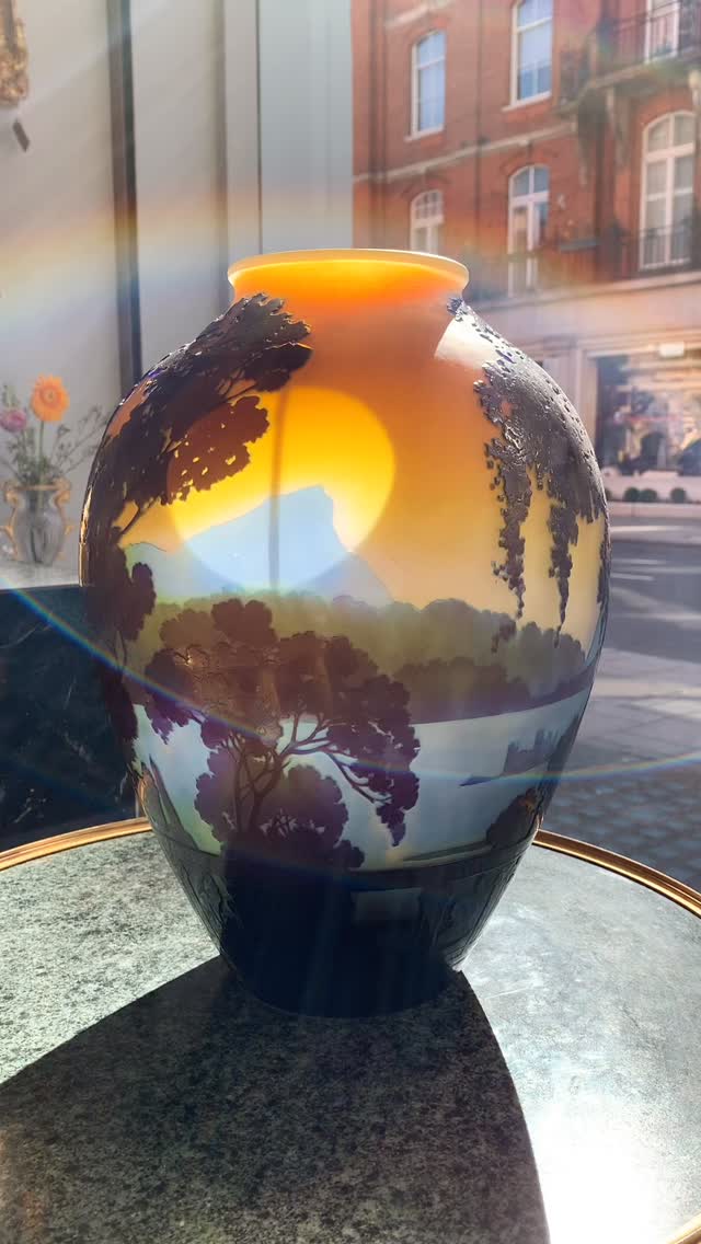 This is one of the most ICONIC Gallé vases! 🌅
It’s the only known Italian landscape, and one of the few identified foreign views, in Gallé’s creations. These vases were high-end luxury objects, produced in a limited number of series, with five variations identified. A 1927 Gallé catalogue confirms this design as one of the most expensive at the time. 💵
A serene Italian sunset scene is depicted using the complex cameo etching technique. Layers of differently coloured glass are fused together, then etched and carved to create a richly textured, sculptural, polychromatic composition. 🏺
How STUNNING does it look with the sun shining through it, all the colours of the etched glass coming beautifully to life! 😍
•
•
#antique #artnouveaustyle #emilegallé #lakecomo #designhistory • art history • antyk • wzornictwo • design • glass • antique glass • handcrafted • french antiques • etched glass • collectibles • unique