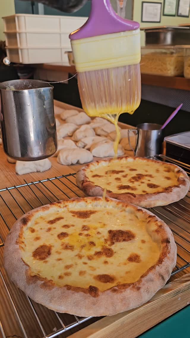 Haftanın son gününe mis gibi yayla kokan Trabzon pidemizle başlamaya ne dersiniz?
#beylikdüzü #karadenizpidesi #pide #istanbul #foodlover