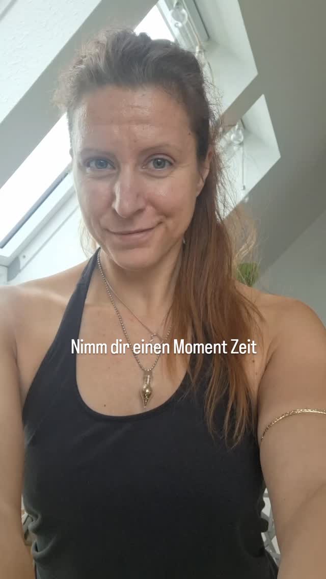 Lass los und rekalibrier dich neu. Dein Körper wünscht sich einen sanften Neustart. Atme. Lass los. Fühle die neue frische Energie, die plötzlich in dein System einzieht.
Wiederhole das so oft wie möglich und dein Geist kommt zur Ruhe.
✨️ Deine Gedanken werden klarer.
🫶 Deine innere Stimme lauter.
💫 Dein Wunsch stärker sichtbar.
🧘🏽♀️ Dein nächster Schritt für dein neues Wohlbefinden erkennbar.
Lass Altes in Liebe ziehen und ein neuer Raum für deine Wünsche entsteht.
Auch dein Körper beginnt so, zu heilen.
Schilddrüse, Darm, Entgiftungssysteme.
Alles kommt zur Ruhe und kann wieder richtig arbeiten. Sich neu kalibrieren. Genau wie du selbst.
Mhhhh... ich liebe diese kleinen Meditationssessions.
Es muss nicht immer kompliziert oder aufwendig sein.
Ein kleiner Moment der tiefen bewussten Ruhe und Verbindung mit dir selbst, reicht oft schon und bringt dir wahre Wunder.
Fühl dich gedrückt. Ich halte dir hier für einen Moment den Raum 😘❤️❤️
Was wünschst du dir gerade am meisten?
Denke daran und lass es wahr werden.
#hashimoto #stressrelief #entspannung #meditation #naturalhealing mother nature & your body wisdom