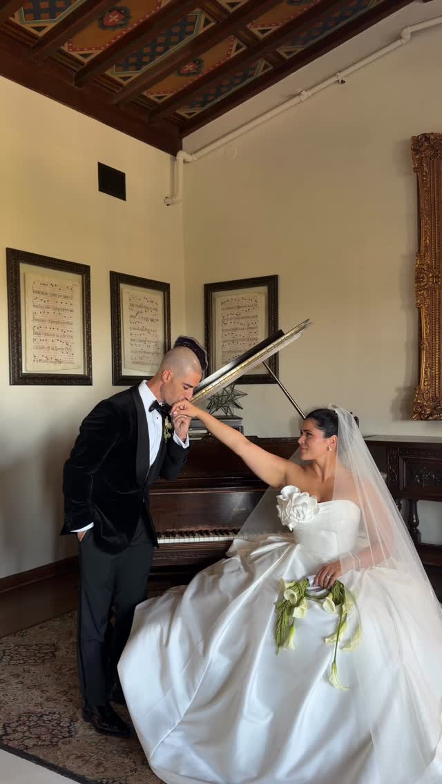 Introducing Mr. & Mrs. Lazar 🤍
Christina showed up to learn tennis and left with her forever person 🎾✨
Venue: @wrigleymansion @wrigleymansionevents
Photo & Video: @lenareyphotography
Makeup: @ilanaxbeauty
Dawola/Audio: @jaudiopro
Florals: @withlovefloralsaz
Dance Floor: @captivateeventrentals
Rentals: @mnd.eventrentals
Bride: @the.maxim.life