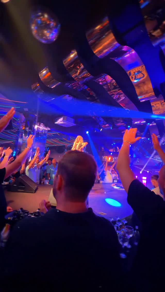 Mia Julias Auftritte sind einfach zu heiß 🔥 #megapark #ifeelmega #unitedpartypeople #live