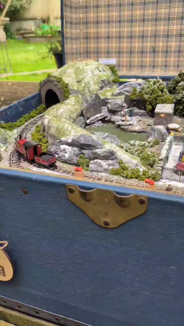 Our latest adventure into 009
For all information about suitcasetrains including prices pop over to
www.suitcasetrains.com
#trainset #009 #narrowgauge #fyp