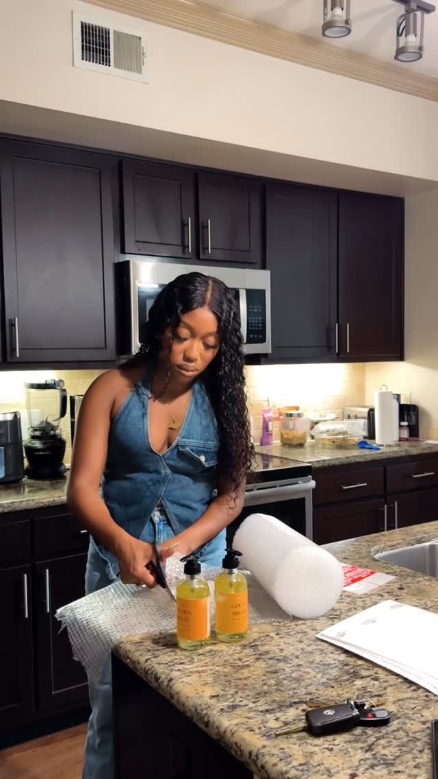 We take pride in making sure our customers receive their products in the best conditions.
And so far, not one bottle has arrived broken (Thank God) 🙏🏾
If you haven’t ordered you some Darling SKN, what’s stopping you?😉
Side note: I promise I wasn’t mad y’all, thats just my focused face lol
Link in our bio!