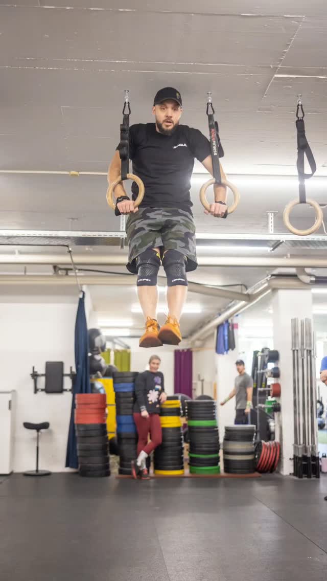 Jeder Fortschritt beginnt mit einem ersten Schritt.
Der erste Pull Up.
Der erste Muscle Up.
Die ersten 5 Liegestütze.
Die ersten schmerzfreien Treppen.
Die ersten Kilos weniger.
Das erste Mal, dass du wieder an dich glaubst.
Was auch immer dein Ziel ist:
Du musst es nicht alleine erreichen.
Wir helfen dir dabei. 💛
🌟 Starte jetzt mit einer kostenlosen Probelektion.
#crossfitbaar #everyjourneymatters #CrossFitCommunity #deinstart #fitnessziele