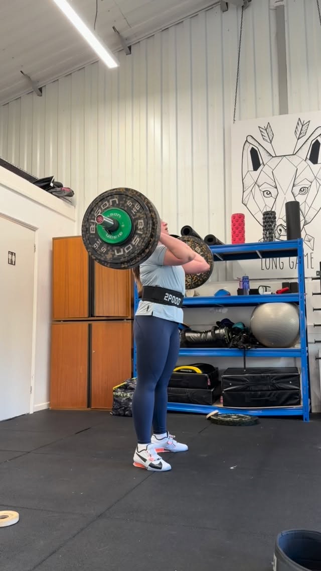 It doesn’t matter whether you’re weightlifting to compete, just for fun, to try something different, to challenge yourself…..The support for one another is unmatched.
All time PB’s or matched PBs hit all round last night. Fancy giving it a go?
Watch to the end for the reaction when you finally hit that new PB that’s been bugging you!
#longgametraining #hungerford #newburyindies #weightlifting #marlborough