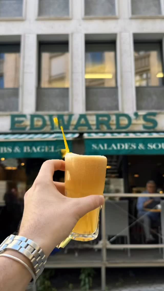 Juste pressé pour toi. ☀️
Nos jus de fruits frais sont pressés minutes ! Retrouver notre jus de saison : melon, menthe, citron et pomme 🧃
Disponible sur place, à emporter et en livraison 😋🇨🇭
#jusgramm #urbanfood #geneve