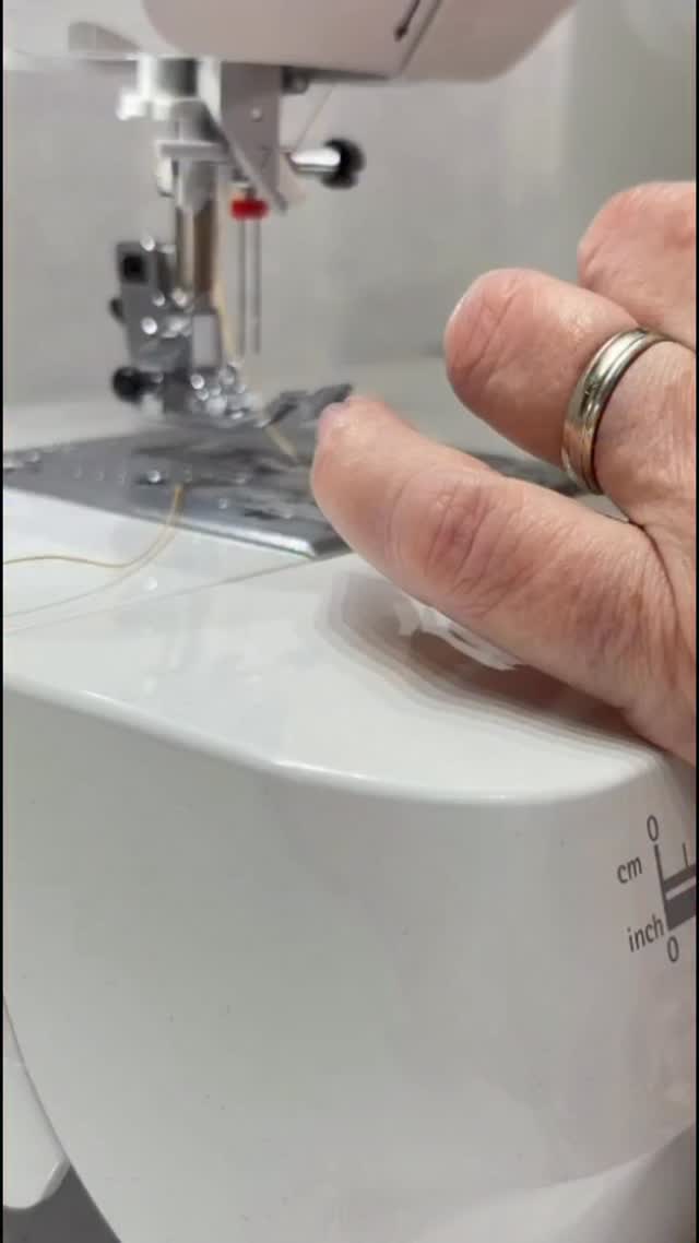 🎥🧵 Sewing reel reality check… 🧵🎥
POV: You just want to sew… but first you have to thread the needle. 😅
One minute you’re feeling like a professional, the next you’re squinting, holding your breath, and questioning all your life choices. 🤣
After approximately 47 attempts, a little bit of determination, and maybe a few choice words, the machine is finally ready to go! 💪
Tell us we’re not the only ones… what’s the one simple task that always takes longer than it should? 👇😂