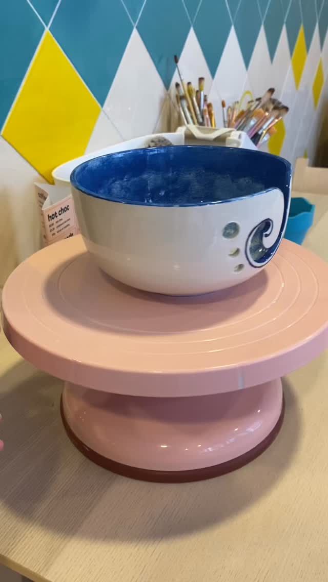 🐱 🧶 Sunday…a day of lots of cute pottery today 🧶 🐱