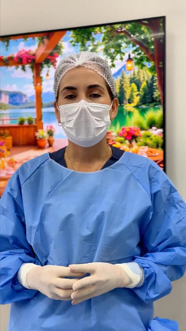 **O maior medo de quem sonha com a abdominoplastia…** 🫣.
Sabe qual é a queixa que eu mais escuto no consultório das pacientes que desejam realizar a abdominoplastia? O medo em relação à cicatriz.
É super normal ter essa preocupação! Afinal, você está buscando melhorar a sua autoestima e quer que o resultado seja o mais harmônico e discreto possível.
Para acalmar o seu coração, no vídeo eu compartilhei **duas estratégias principais** que utilizo para que a cicatriz fique linda e muito discreta:
1️⃣ **Zero tensão na pele:** Na hora de fechar, a pele precisa ficar sem tensão nenhuma. Isso faz toda a diferença na qualidade e na finura da cicatriz final.
2️⃣ **O "“mbigo perfeito”:** Quanto menor e mais fundinho for o umbigo, mais a cicatriz fica escondida lá dentro, com aquele aspecto super natural.
No final das contas, quando colocamos na balança, tirar todo aquele excesso de pele e flacidez compensa muito! Principalmente porque essa cicatriz é estrategicamente planejada para ficar **escondida sob o biquíni ou a calcinha**. 👙✨
O resultado? A liberdade de vestir a roupa que você quiser, com conforto, segurança e se sentindo incrivelmente bem com o seu próprio corpo.
Se esse também é o seu medo, me conta aqui nos comentários! 👇 Ou se preferir, me mande uma mensagem no privado para conversarmos melhor sobre o seu caso.
#abdominoplastia #cirurgiaplastica #cicatrizabdominoplastia #autoestima #contornocorporal cirurgiaoseguro umbigonatural posoperatorio