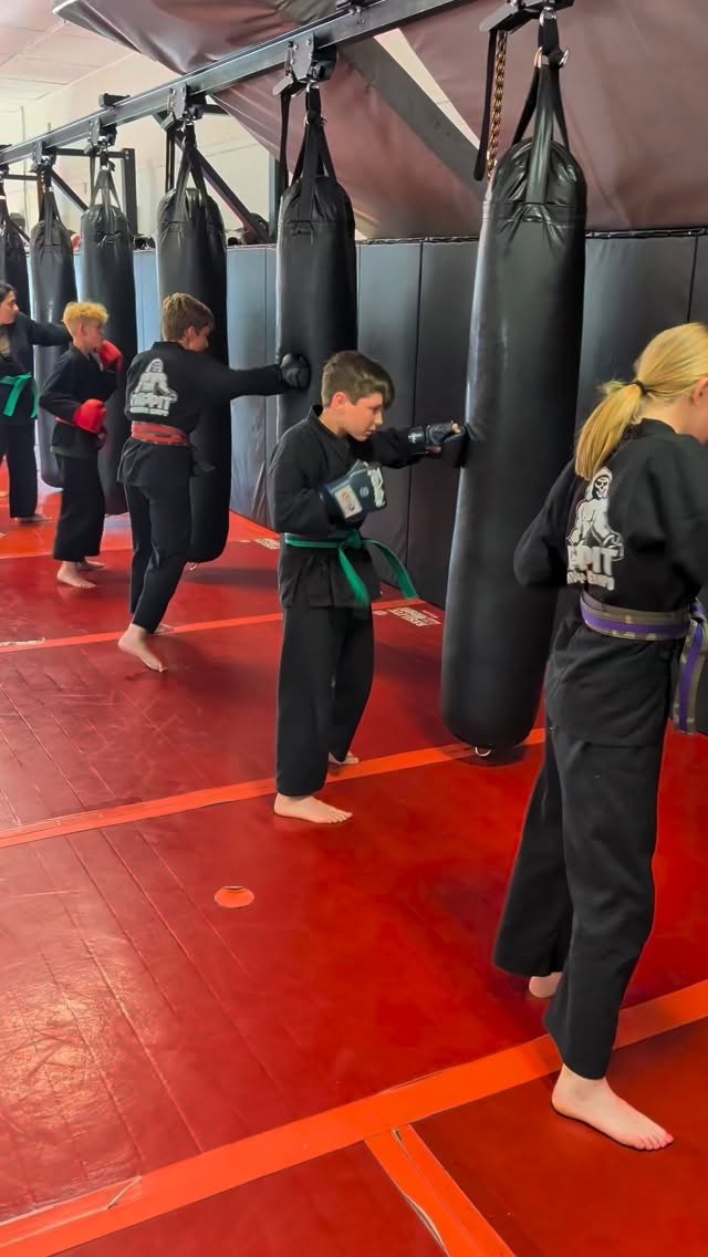 Snippets of kids class today!!! Bag work, ground and pound, mitts, and conditioning 💪🏼