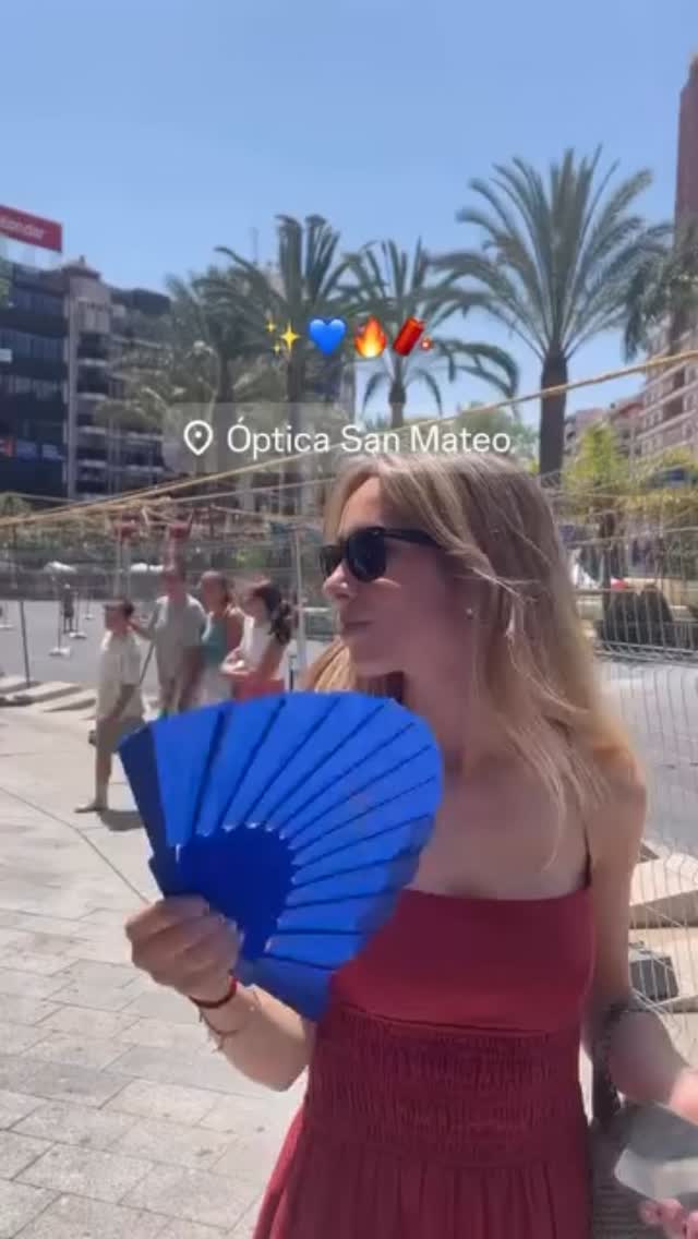 🔥La cuenta atrás para Hogueras ya ha empezado… y en Óptica San Mateo no podemos tener más ilusión.🥹💙
Quedan muy poquitos días para volver a vivir las calles, la música, el calorcito, los planes y esos momentos tan nuestros que hacen que Alicante se sienta más viva que nunca.
Y como cada año… hay algo que no puede faltar:
🪭💙☀️Nuestro abanico de Hogueras de Óptica San Mateo.
Porque si hay algo que nos gusta de estas fiestas es disfrutarlas con vosotros, acompañaros y formar parte, aunque sea un poquito, de esos días tan especiales.
🔥 ¡No queda nada!
Nos vemos en Hogueras.